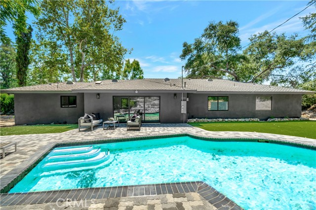 Detail Gallery Image 24 of 28 For 4830 Hasekian Dr, Tarzana,  CA 91356 - 4 Beds | 4/1 Baths