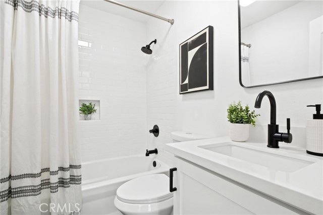 126 W 94th Street, Los Angeles CA: https://media.crmls.org/medias/b51d2a8c-d242-4969-b799-1970ba53c253.jpg
