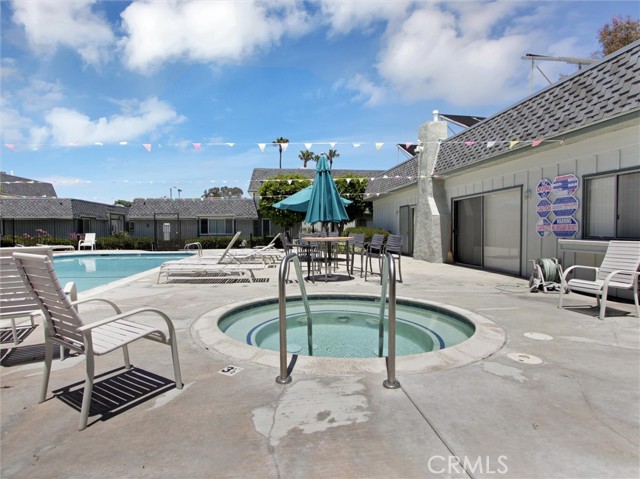 Detail Gallery Image 5 of 21 For 8271 Cape Horn Dr, Huntington Beach,  CA 92646 - 2 Beds | 1/1 Baths