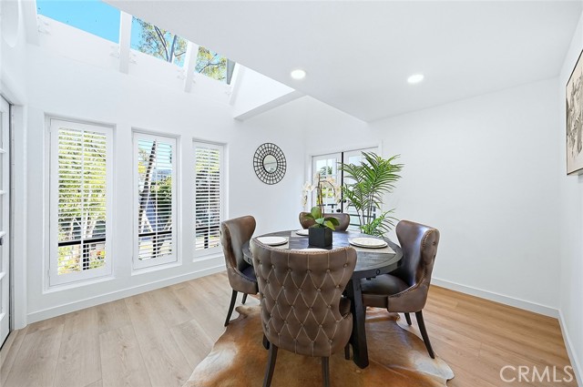 Detail Gallery Image 15 of 29 For 11601 Montana Ave #7,  Los Angeles,  CA 90049 - 2 Beds | 3 Baths