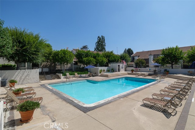 582 W Huntington Drive, Arcadia CA: https://media.crmls.org/medias/b51e587c-54d7-4b92-a5b7-9062e77d8599.jpg