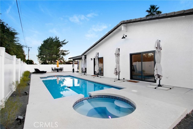 1980 E Rochelle Road, Palm Springs CA: https://media.crmls.org/medias/b51f11a6-125d-4ca4-baf4-b41c8d00aa80.jpg