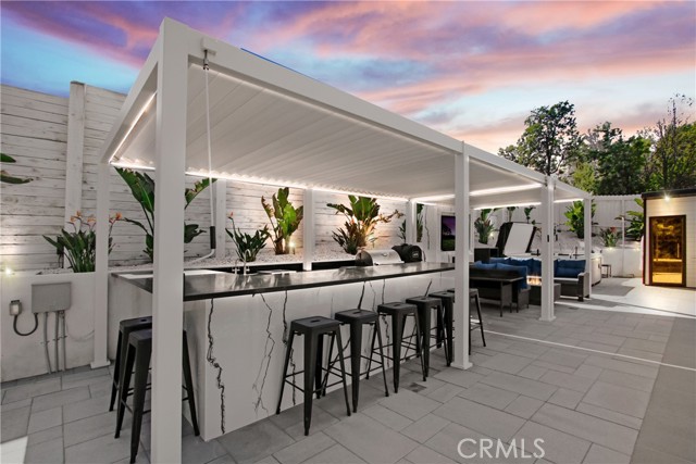 20200 Clark Street, Woodland Hills CA: https://media.crmls.org/medias/b5200faa-3f00-4bbd-9838-9e40d3f44007.jpg