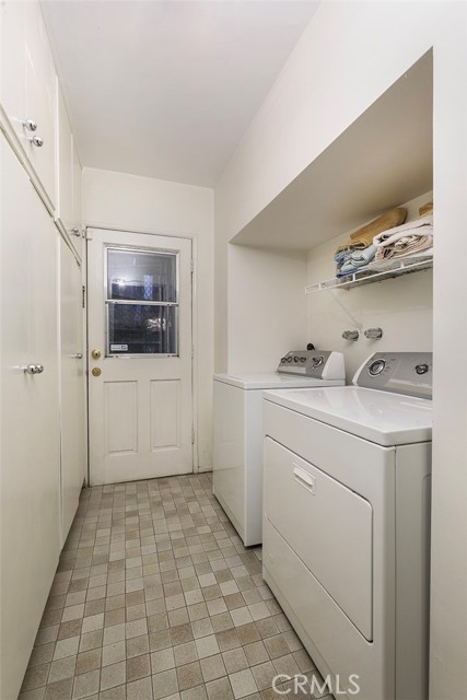 22526 Cass Avenue, Woodland Hills CA: https://media.crmls.org/medias/b5203270-d1ad-4e0f-ac31-83671abcf00a.jpg