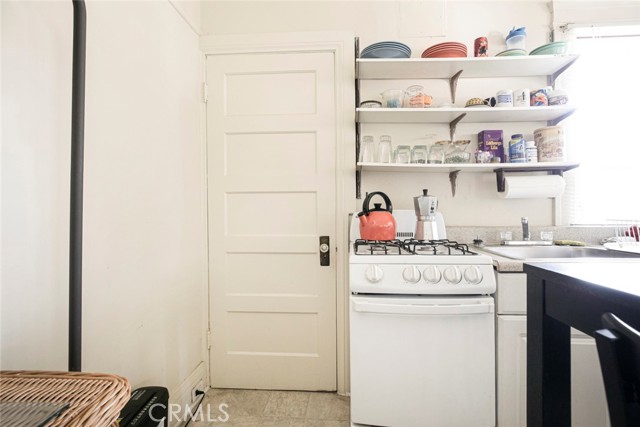 325 S Los Robles Avenue, Pasadena CA: https://media.crmls.org/medias/b520a1e8-6f81-4261-b858-44465d7b769a.jpg
