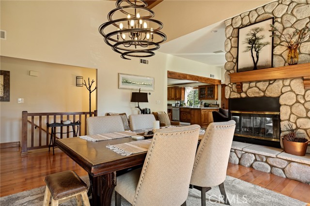 Detail Gallery Image 7 of 52 For 813 Brentwood, Lake Arrowhead,  CA 92352 - 4 Beds | 3/1 Baths