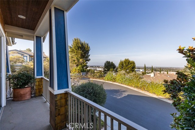 Detail Gallery Image 24 of 35 For 2155 Ridgeview Terrace Dr, Long Beach,  CA 90755 - 4 Beds | 3/1 Baths