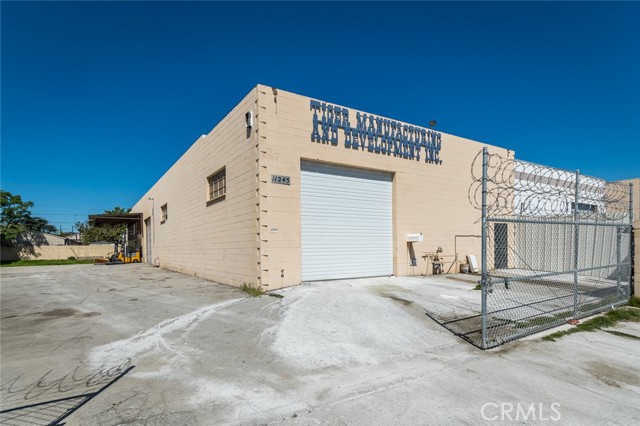 Image 3 of 13 For 11245 Vinedale Street