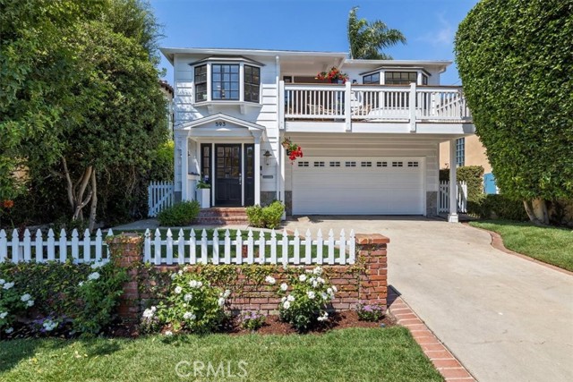 593 26th Street, Manhattan Beach, California 90266, 3 Bedrooms Bedrooms, ,2 BathroomsBathrooms,Residential,Sold,26th,SB22189948