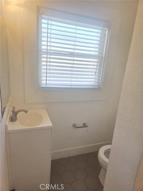 1517 E 1st Street, Long Beach CA: https://media.crmls.org/medias/b52263ec-22bb-460f-9ab2-cb0d53a263bd.jpg