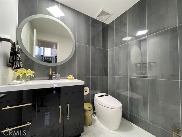 Detail Gallery Image 18 of 37 For 5305 White Oak Ave #F,  Encino,  CA 91316 - 2 Beds | 3 Baths