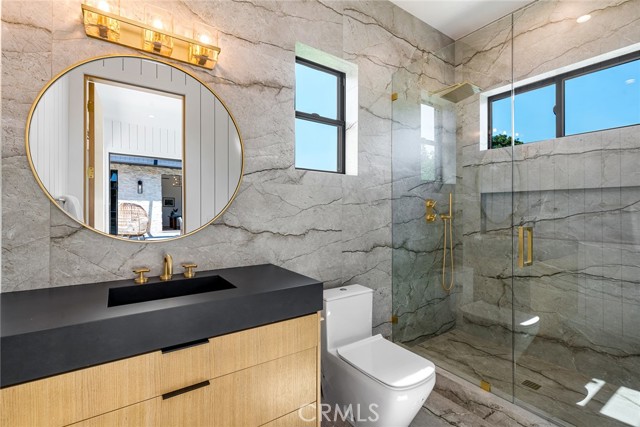 4601 Vista De Oro Avenue, Woodland Hills CA: https://media.crmls.org/medias/b523e75d-1ee4-4822-a6e1-ad46c4c5f47d.jpg