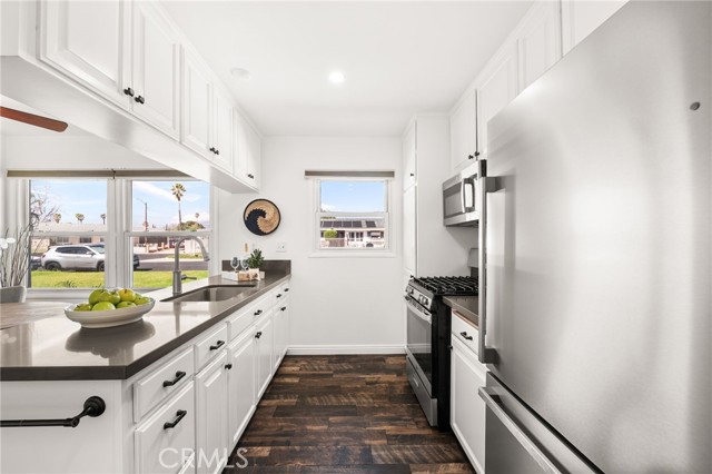 Detail Gallery Image 9 of 44 For 6661 Yucca Ave, Rialto,  CA 92376 - 3 Beds | 2 Baths