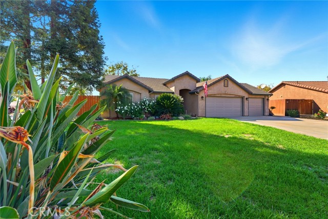 Detail Gallery Image 4 of 54 For 2431 S Cedar, Visalia,  CA 93292 - 3 Beds | 2 Baths