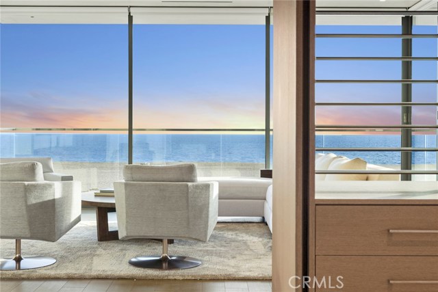 Detail Gallery Image 16 of 27 For 2108 E Oceanfront, Newport Beach,  CA 92661 - 5 Beds | 5/1 Baths