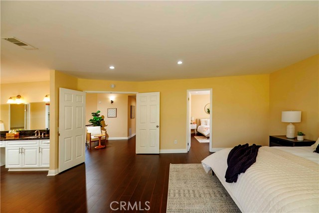 12860 Charlwood Street, Cerritos CA: https://media.crmls.org/medias/b5256191-3235-42db-a6f3-00d765c1486d.jpg