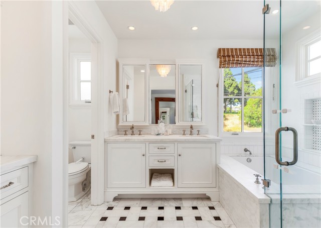 716 1/2 Iris Avenue, Corona del Mar CA: https://media.crmls.org/medias/b5264b61-6773-46c1-abf1-2bb3c80ed2ee.jpg