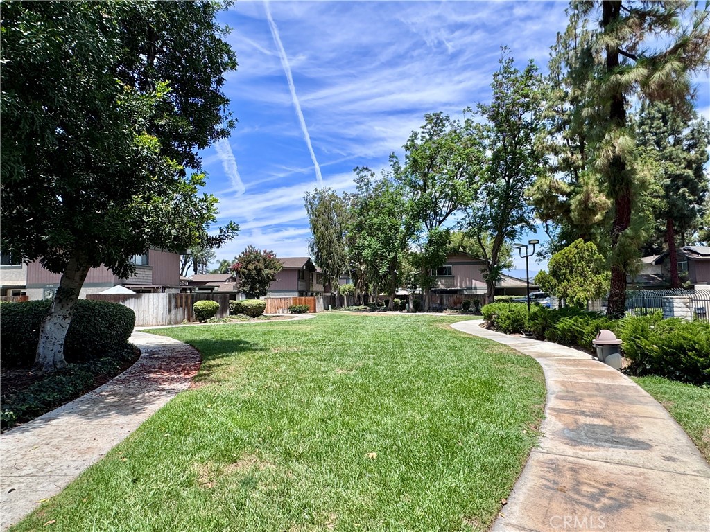 https://media.crmls.org/medias/b52675c6-6a6d-4ff4-b7f5-240aec9f4231.jpg?preset=X-Large