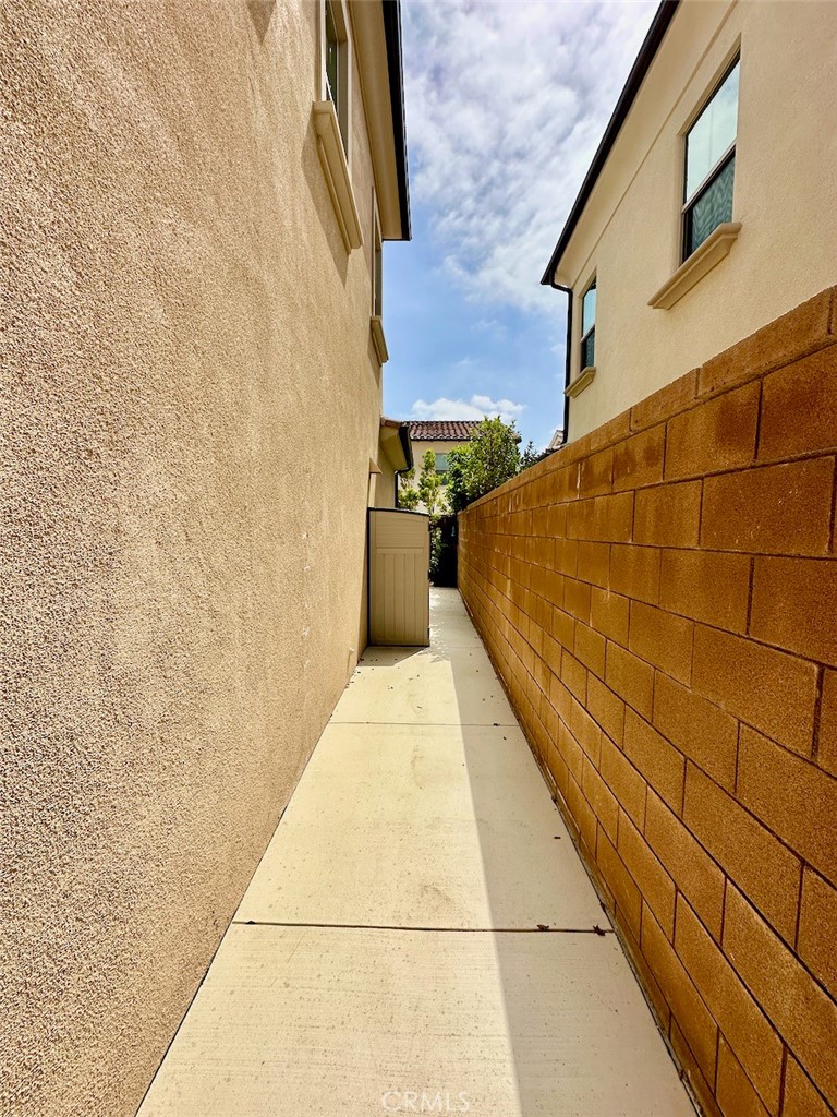https://media.crmls.org/medias/b526e468-e6af-4361-b0e6-df9edbe04f09.jpg?preset=X-Large