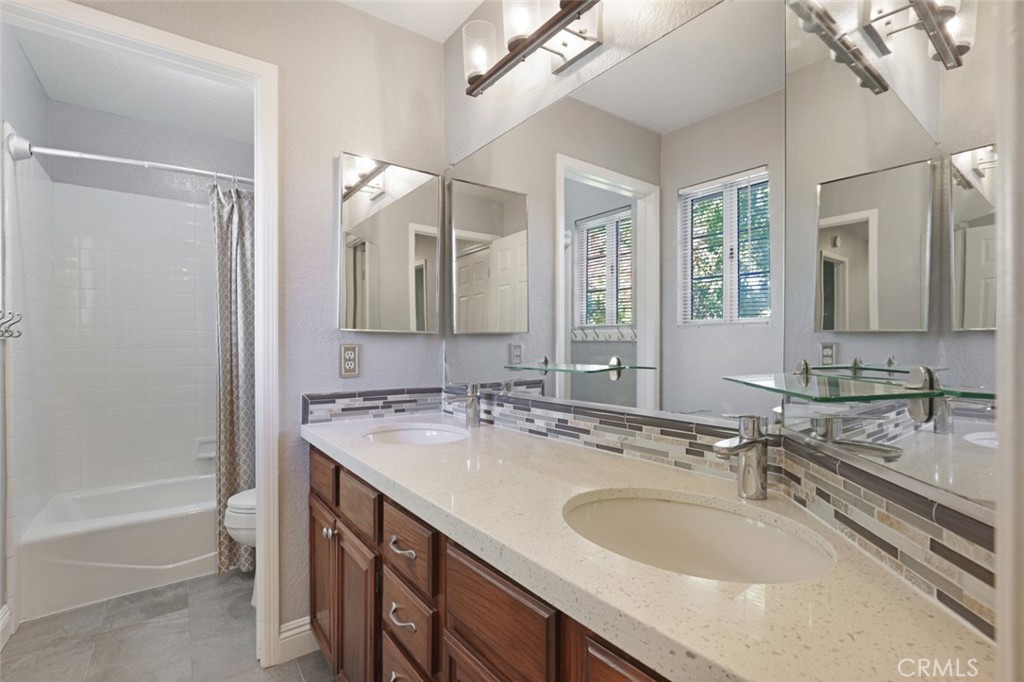 MLS #OC25218182 image #43