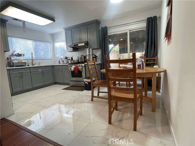 Detail Gallery Image 6 of 18 For 130 Ashbrook Lane, Pomona,  CA 91766 - 4 Beds | 3 Baths