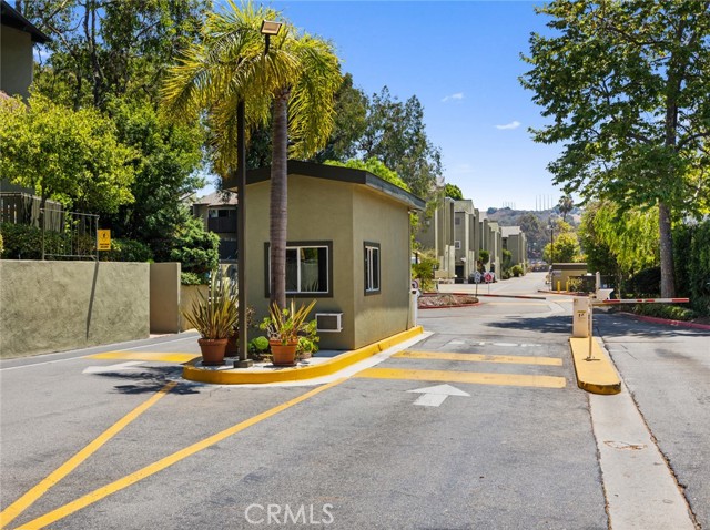 4919 Indian Wood Road, Culver City CA: https://media.crmls.org/medias/b5278d0e-fc5e-417d-a9d6-c2465bf95ee4.jpg