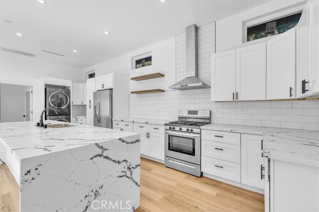 Detail Gallery Image 9 of 26 For 22716 Schoolcraft St, West Hills,  CA 91307 - 2 Beds | 2 Baths