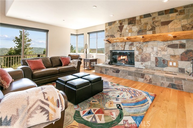 Detail Gallery Image 10 of 40 For 27692 Caribou Dr, Lake Arrowhead,  CA 92352 - 4 Beds | 2/1 Baths