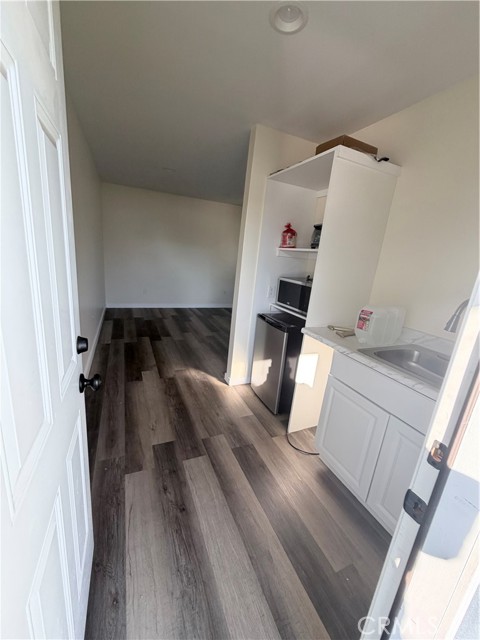 8118 Gentry Avenue, North Hollywood CA: https://media.crmls.org/medias/b528aa7c-1d2c-4d26-bdbd-28e8689d3ffd.jpg