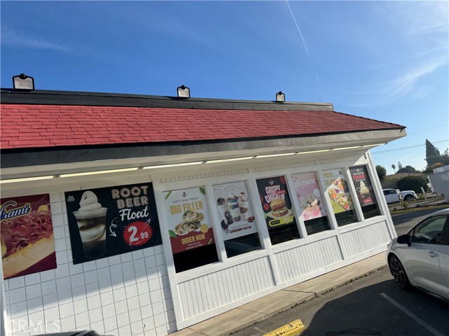 10501 Hole Avenue, Riverside CA: https://media.crmls.org/medias/b52945b5-8e39-46b1-ab9c-b5816572b734.jpg