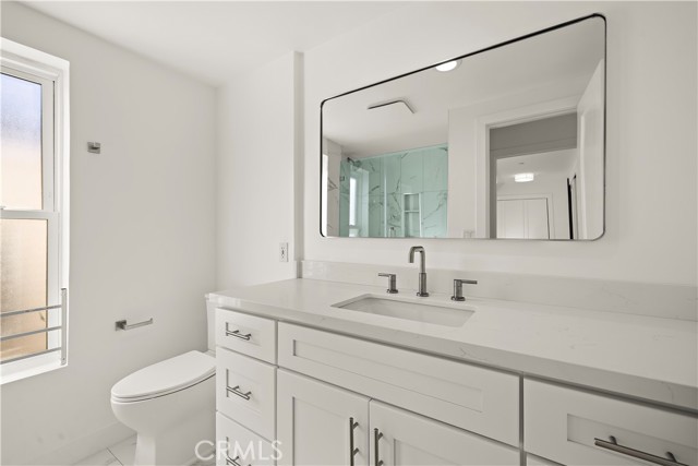 Detail Gallery Image 13 of 33 For 1045 Gaviota Dr #B,  Laguna Beach,  CA 92651 - 3 Beds | 3 Baths