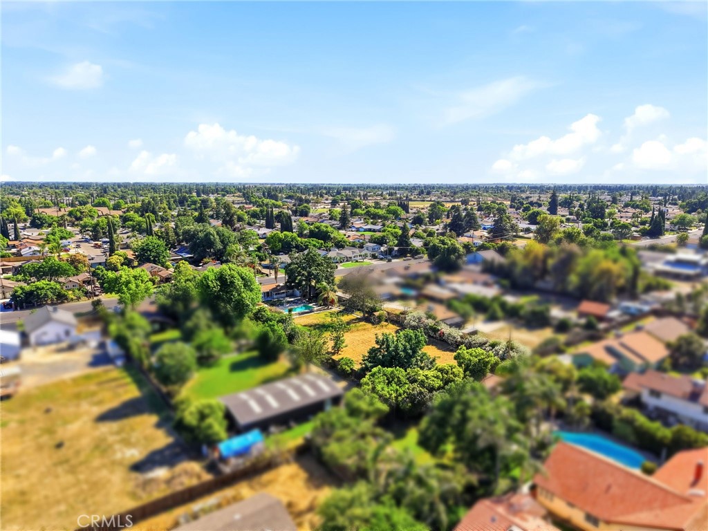 https://media.crmls.org/medias/b529ad2b-ce0a-452a-a0de-a71543f53643.jpg?preset=X-Large