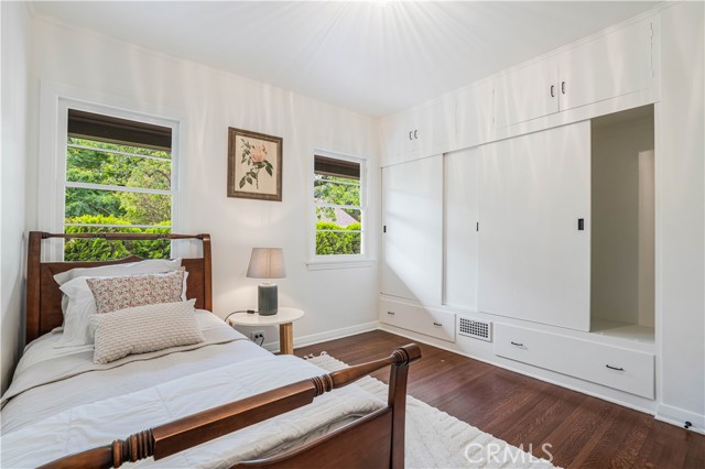 3500 Grayburn Road, Pasadena CA: https://media.crmls.org/medias/b52a11aa-b5d4-457a-826d-a6cee1beb438.jpg