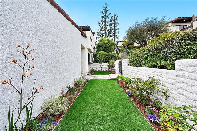 31 Oaktree Lane, Rolling Hills Estates CA: https://media.crmls.org/medias/b52af963-e6a8-4d12-ba77-4856eb8418fc.jpg