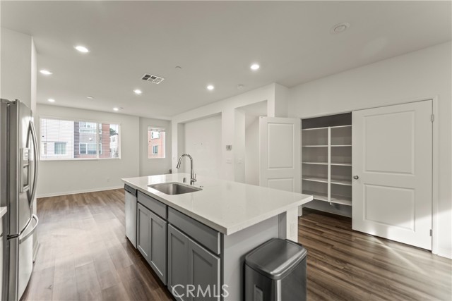 Detail Gallery Image 14 of 31 For 18443 Montage, Northridge,  CA 91324 - 3 Beds | 4 Baths