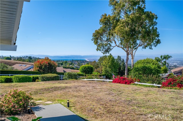 13 Buggy Whip Drive, Rolling Hills CA: https://media.crmls.org/medias/b52c3517-1a3c-4e75-ae52-daafa575fad2.jpg
