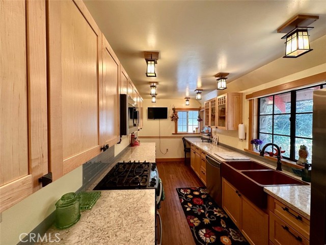 39722 Valley Of The Falls Drive, Forest Falls CA: https://media.crmls.org/medias/b52c3b9e-28f1-487b-ab7c-22cd4430c255.jpg