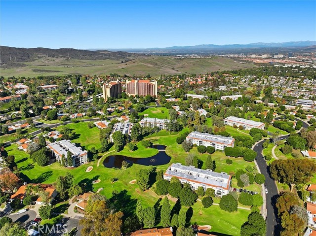 5512 W Paseo Del Lago, Laguna Woods CA: https://media.crmls.org/medias/b52c69cd-6c46-4d55-b8c7-6344bb5ca66b.jpg