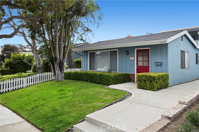 Detail Gallery Image 1 of 18 For 705 Orchid Ave, Corona Del Mar,  CA 92625 - 3 Beds | 3 Baths