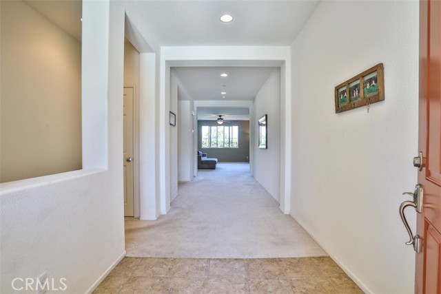 Detail Gallery Image 4 of 33 For 4146 Lovitt Cir, Lake Elsinore,  CA 92530 - 3 Beds | 2 Baths