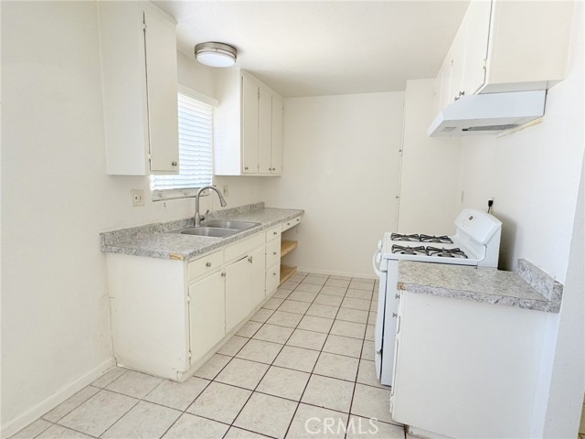 305 Orchid Lane, Pomona CA: https://media.crmls.org/medias/b52d6b36-b9c2-4f97-ae34-c27a18911e4e.jpg
