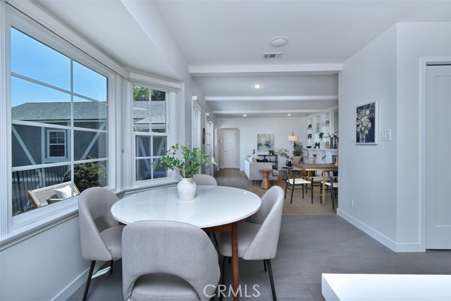 3753 Berry Drive, Studio City CA: https://media.crmls.org/medias/b52df0df-18c9-4a5b-9fee-002e196b99ae.jpg