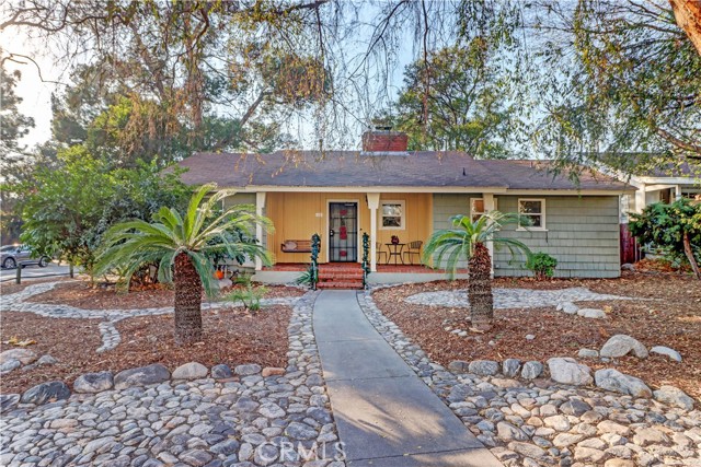 1403 Cuernavaca Place, Claremont CA: https://media.crmls.org/medias/b52e2b6d-255b-48b9-aa72-00624c943152.jpg