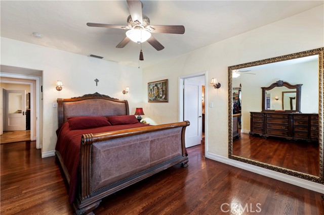 Image 57 of 73 For 4202 University