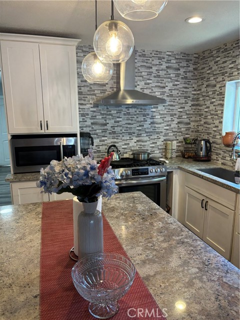 Detail Gallery Image 3 of 8 For 242 E M, Colton,  CA 92324 - 2 Beds | 1 Baths