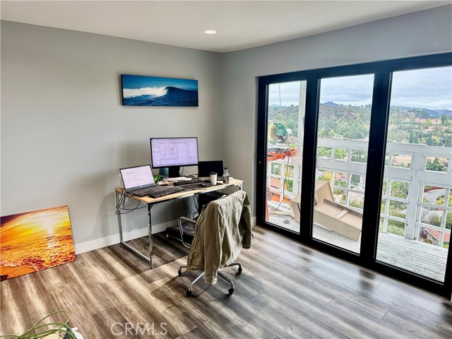Detail Gallery Image 7 of 20 For 4413 San Blas Ave, Woodland Hills,  CA 91364 - 3 Beds | 3 Baths