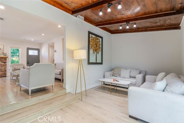 Detail Gallery Image 16 of 34 For 6659 Shirley Ave, Reseda,  CA 91335 - 3 Beds | 2 Baths