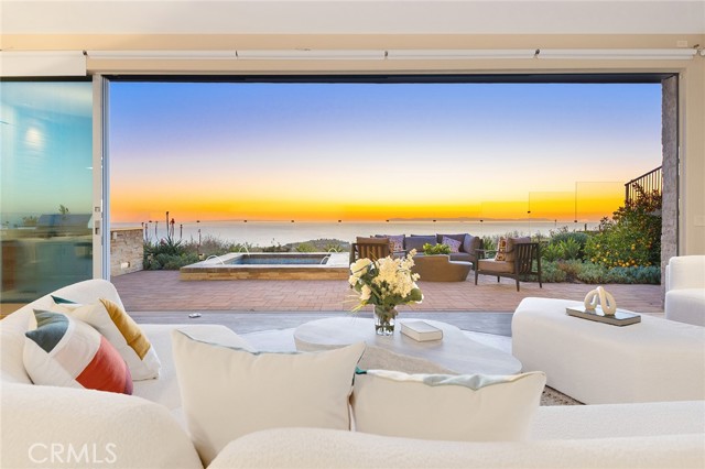 3355 Alta Laguna Boulevard, Laguna Beach CA: https://media.crmls.org/medias/b52ff3cb-a49f-4a55-a83d-92610eef52f9.jpg