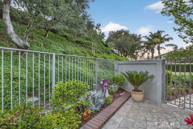 Detail Gallery Image 28 of 30 For 847 S Amber Ln, Anaheim Hills,  CA 92807 - 3 Beds | 3 Baths