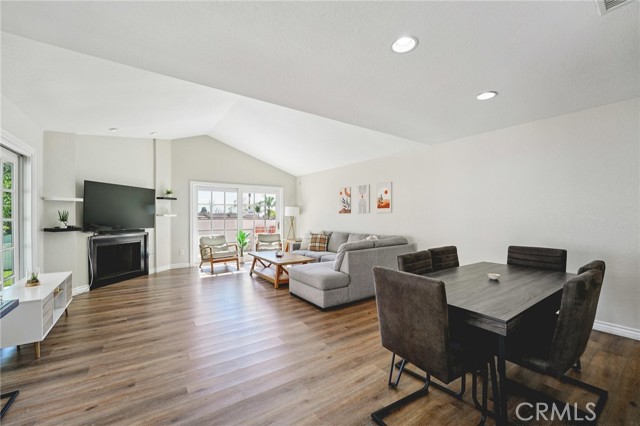 Detail Gallery Image 5 of 26 For 1224 Fairway Cir, Upland,  CA 91784 - 2 Beds | 2 Baths